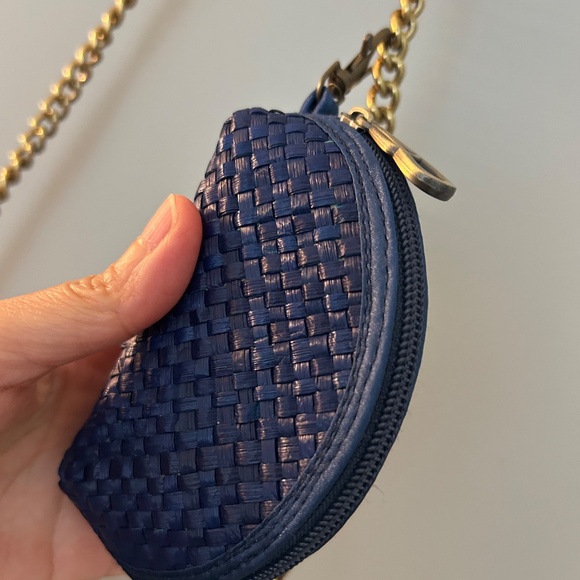 Beautiful blue hand woven sling bag, brand new - Picture 9 of 10